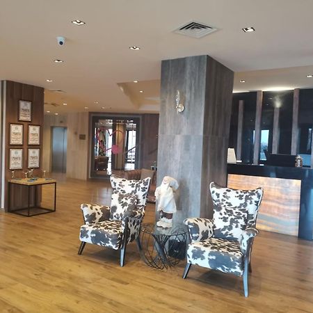 One Bedroom Apartment In Gated Complex バンスコ エクステリア 写真