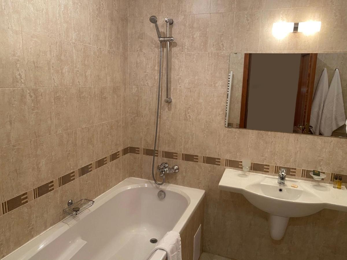 One Bedroom Apartment In Gated Complex バンスコ エクステリア 写真