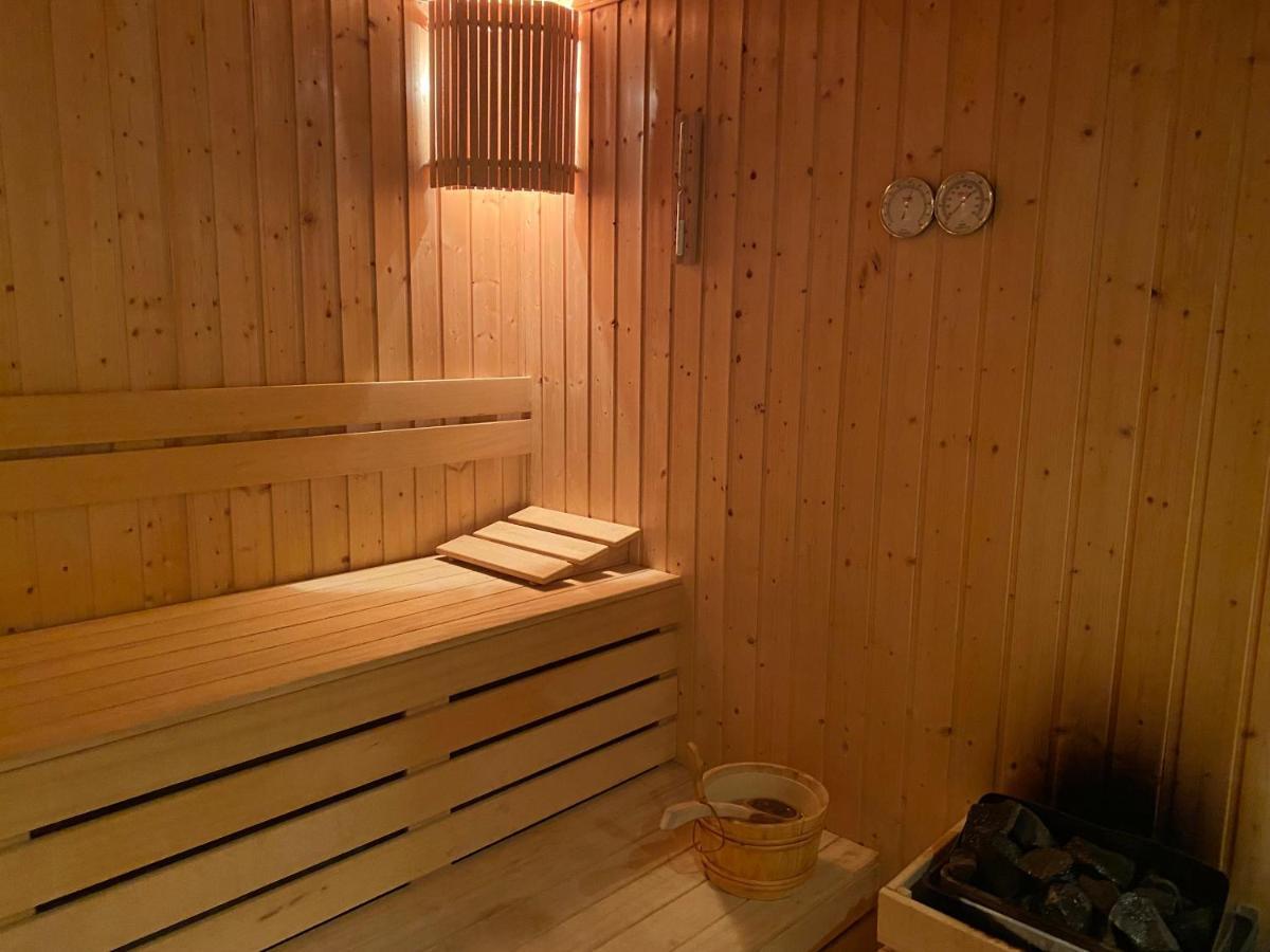 One Bedroom Apartment In Gated Complex バンスコ エクステリア 写真