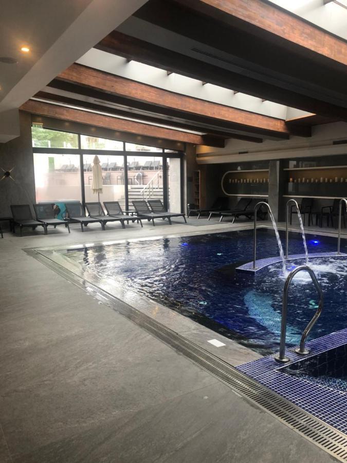One Bedroom Apartment In Gated Complex バンスコ エクステリア 写真