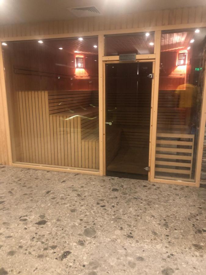 One Bedroom Apartment In Gated Complex バンスコ エクステリア 写真