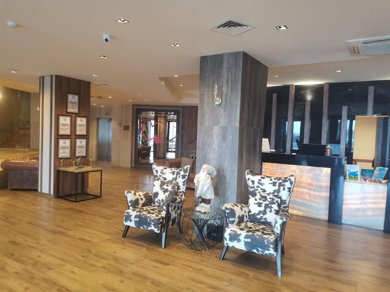 One Bedroom Apartment In Gated Complex バンスコ エクステリア 写真